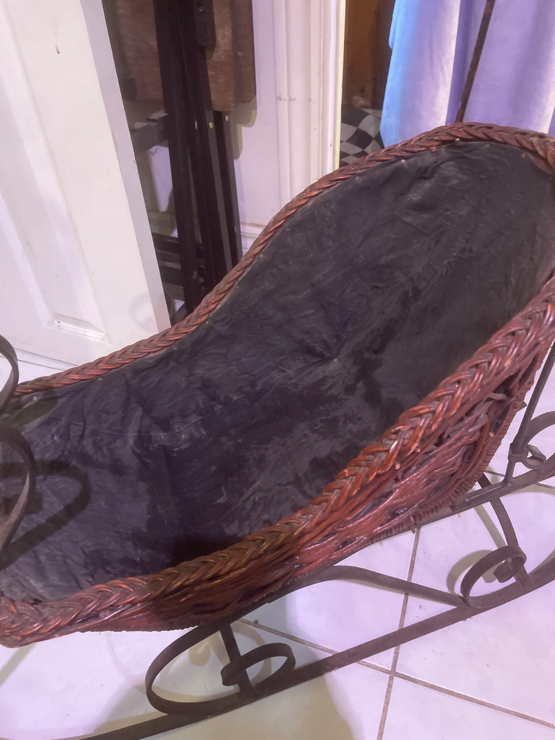 Vintage wicker and metal rocking carriage - photo 5