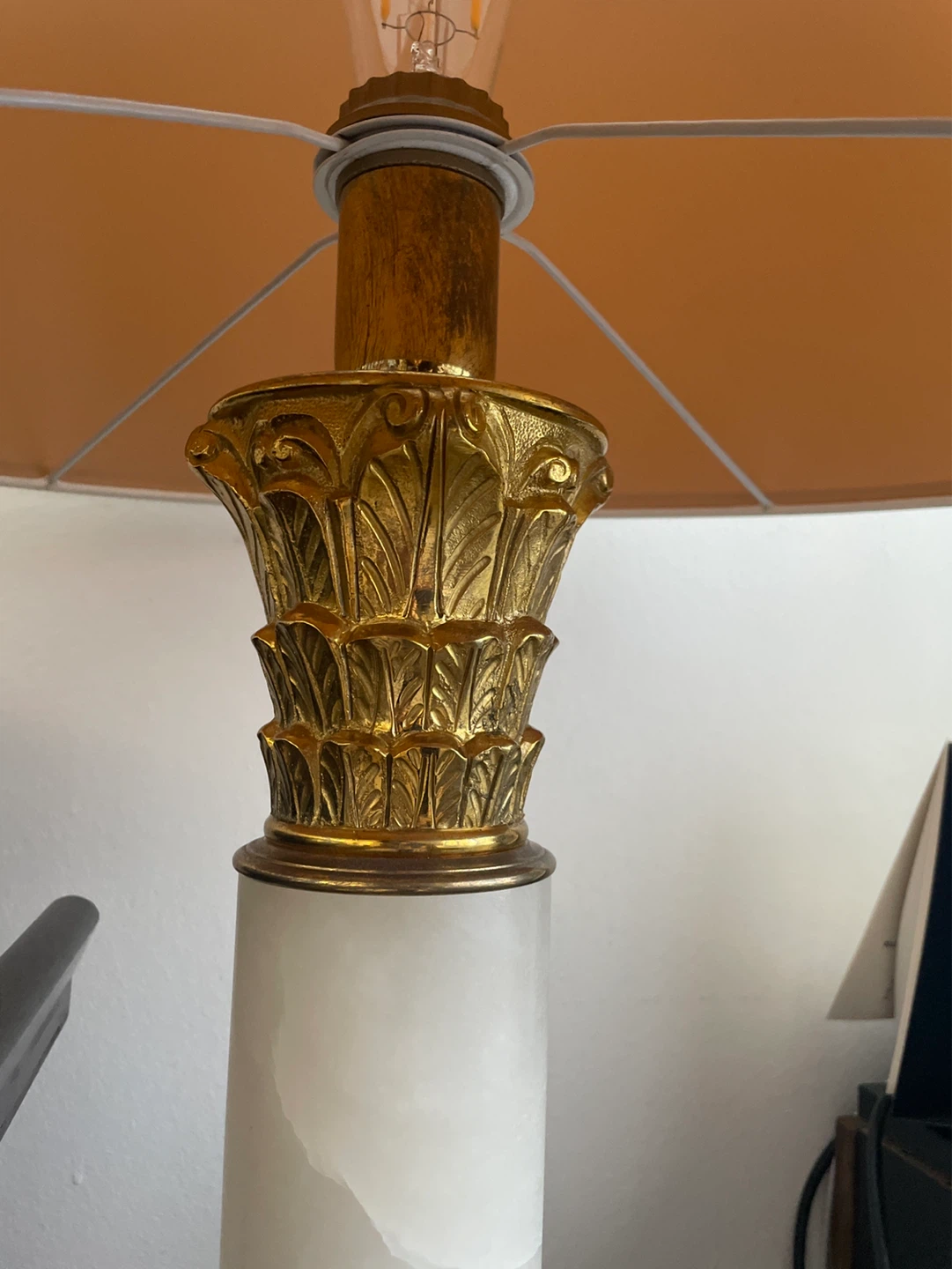 Vintage Alabaster and Gold Table Lamp - photo 2
