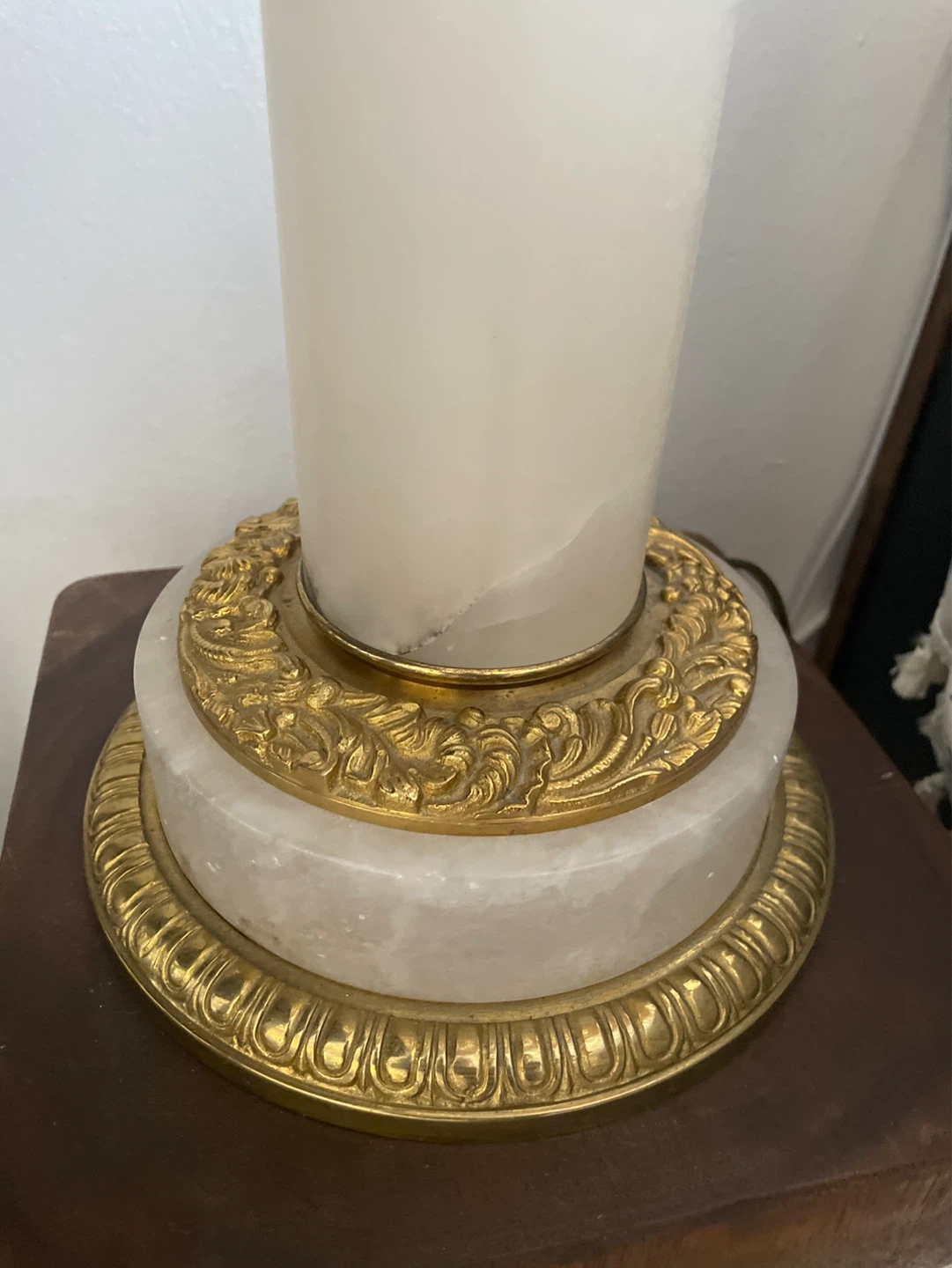 Vintage Alabaster and Gold Table Lamp - photo 3