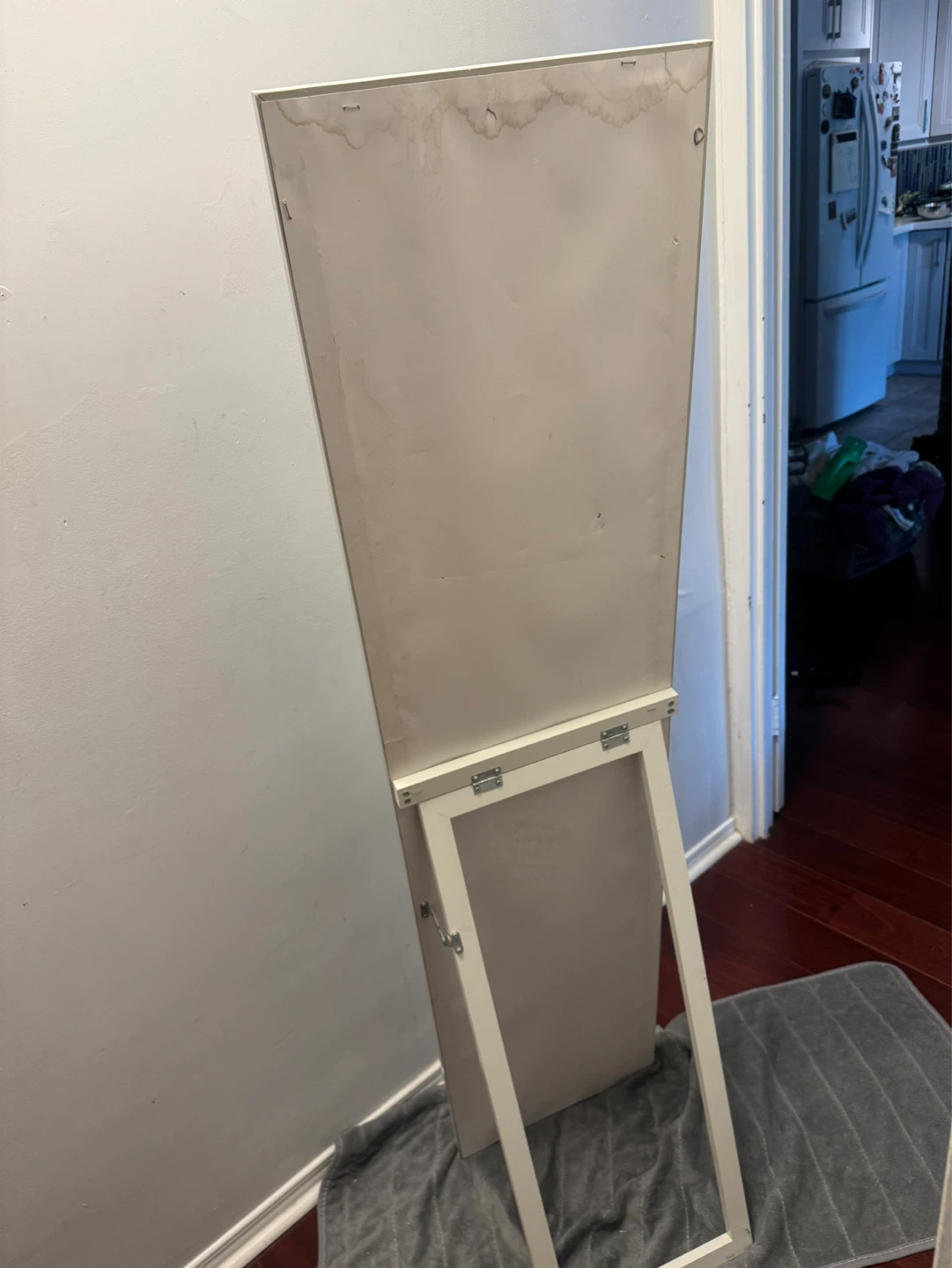 White Standing Mirror with Stand - photo 3