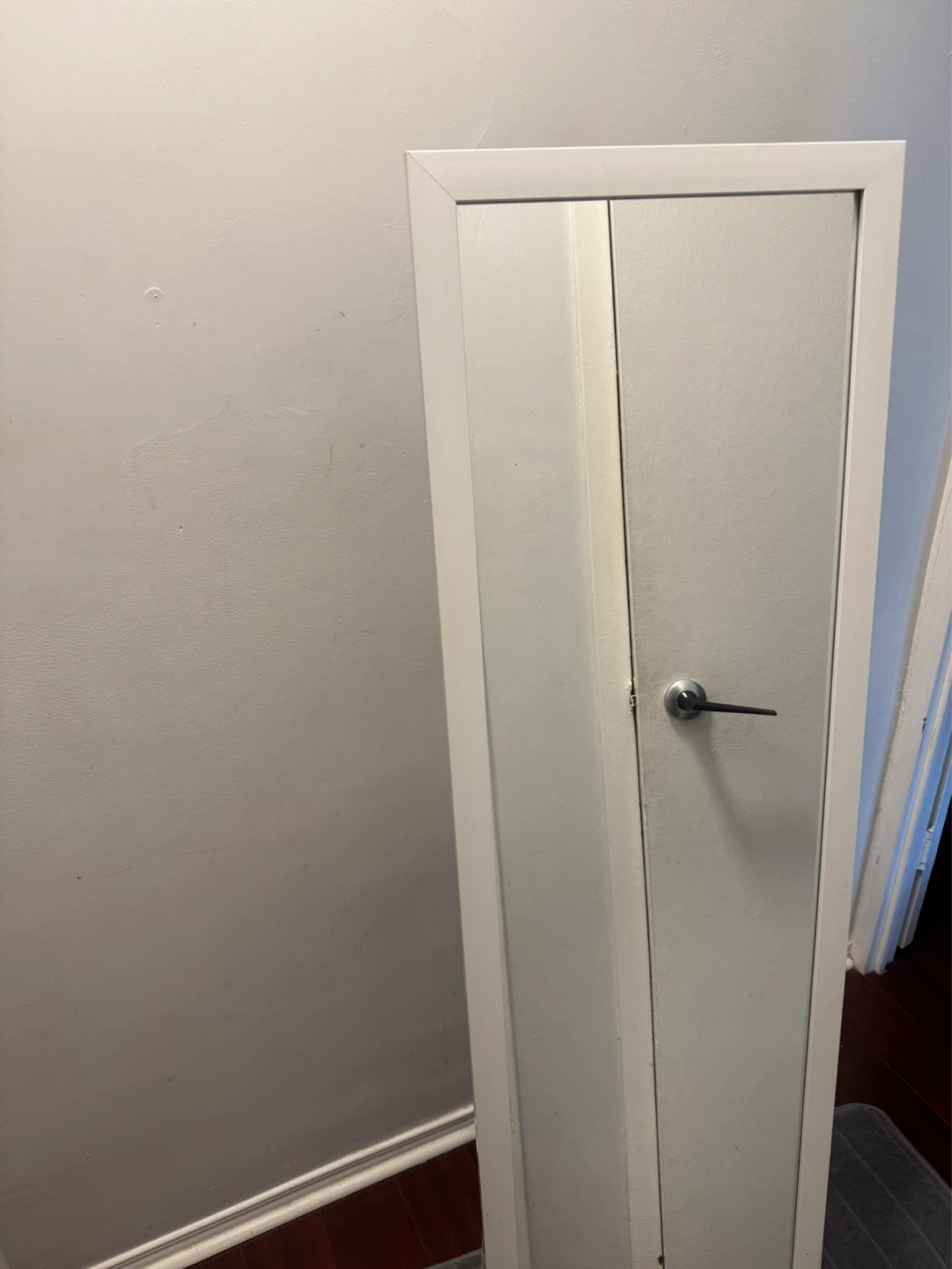 White Standing Mirror with Stand - photo 2