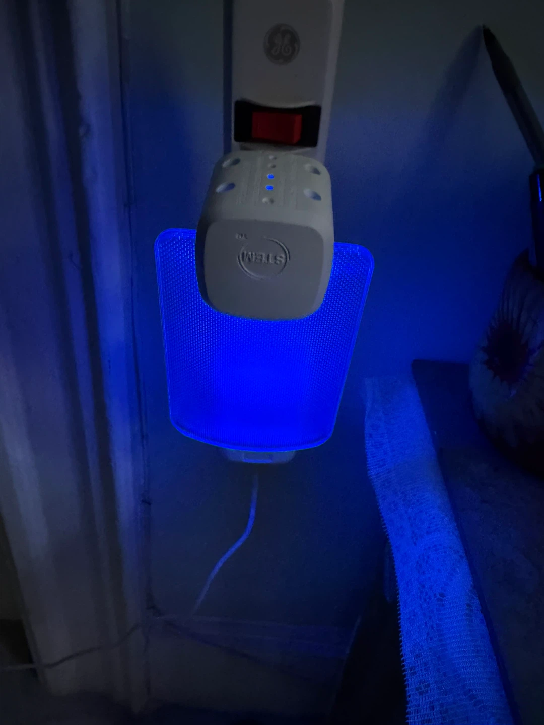 STEM Flying Insect Light Trap with UV Light - photo 2
