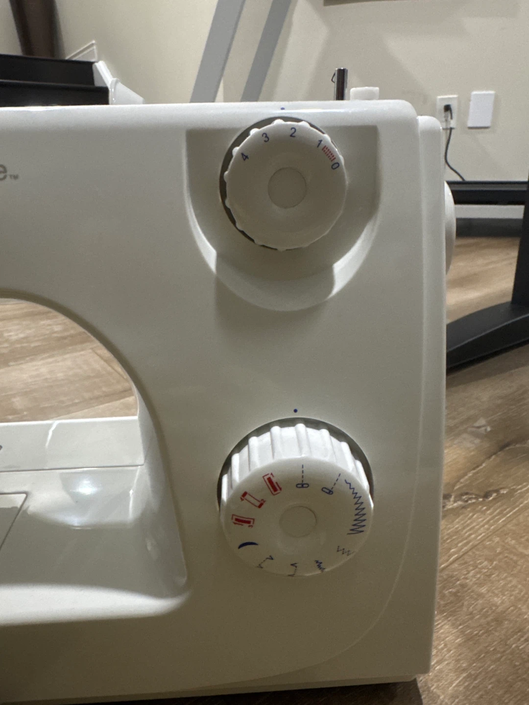 Singer Prelude Sewing Machine with Foot Pedal - photo 3