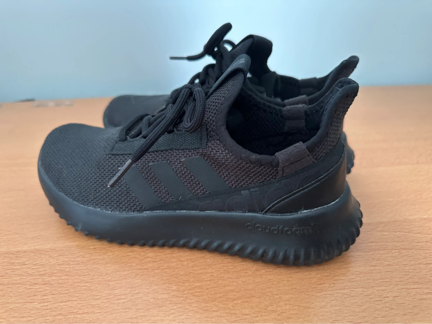 Adidas Youth runners in excellent condition. Size 7 Youth - photo 5