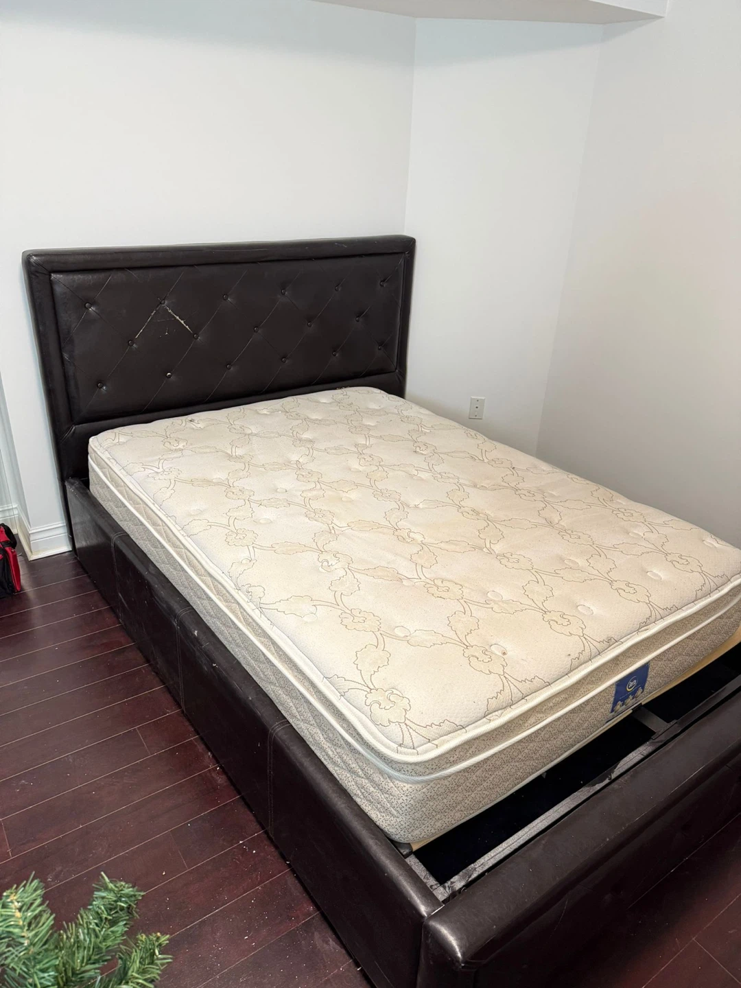 Sealy Posturepedic Mattress - photo 2