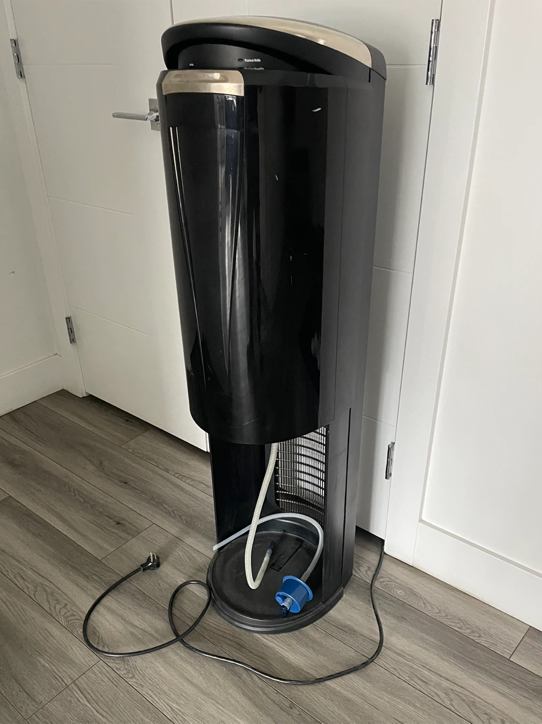 Water Dispenser (READ THE DESCRIPTION) - photo 3