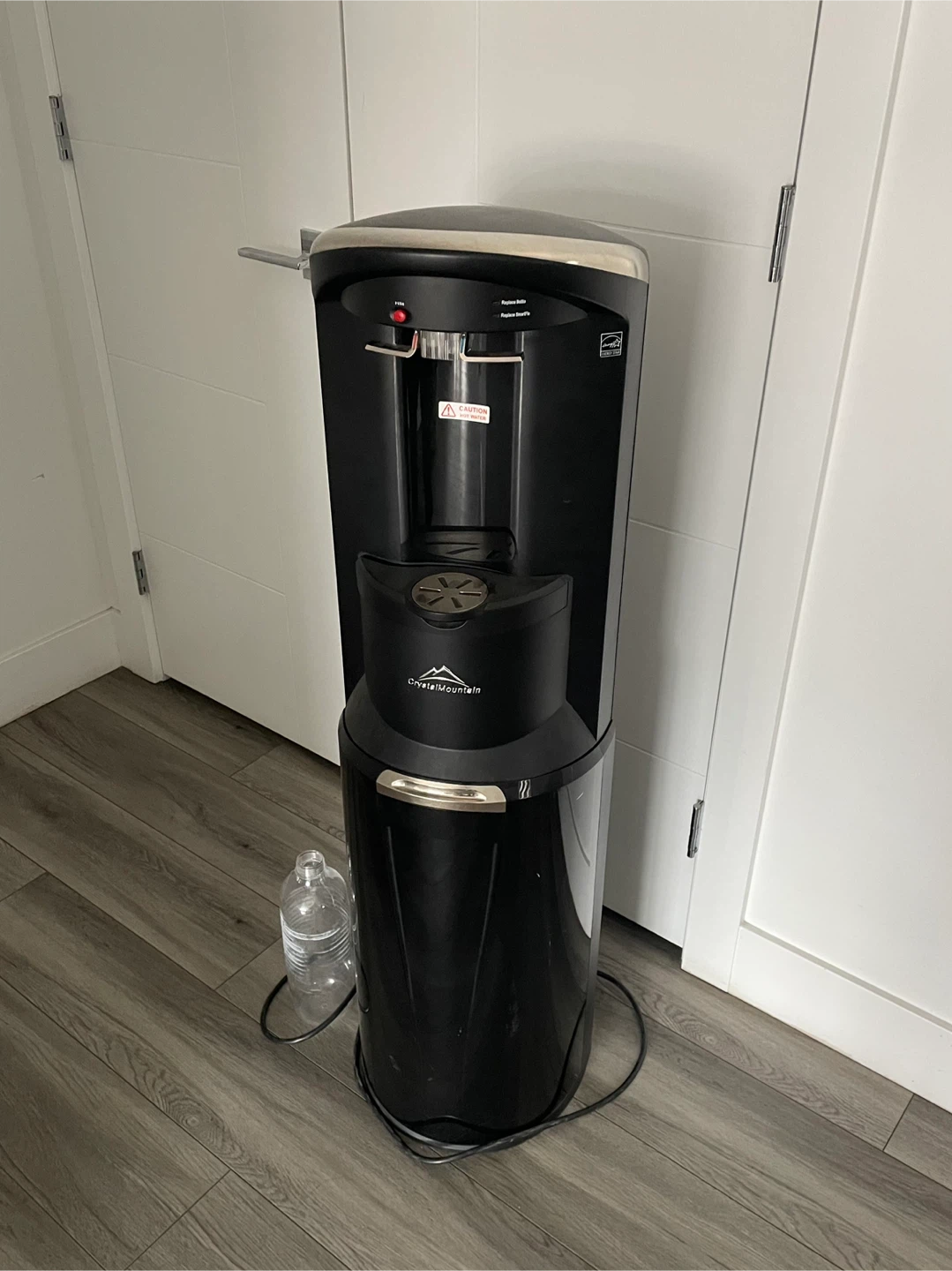 Water Dispenser (READ THE DESCRIPTION)