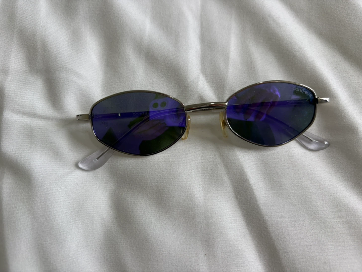 Bond Eye Oval Sunglasses