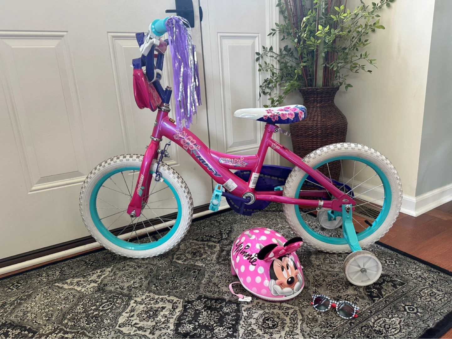 Huffy Minnie Mouse Glitter 16" Girls Bike