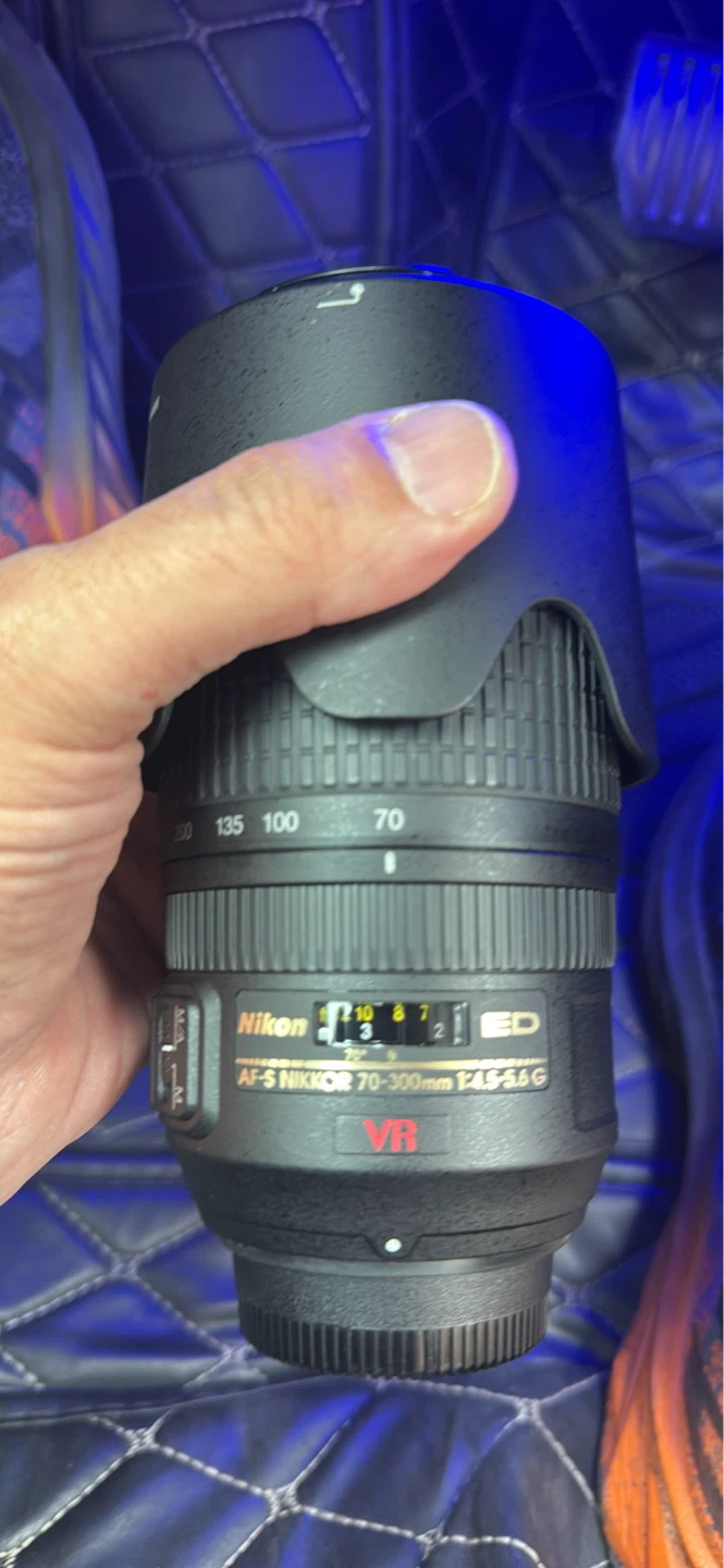 Nikon AF-S NIKKOR 70-300mm f/4.5-5.6G ED VR Lens - photo 2