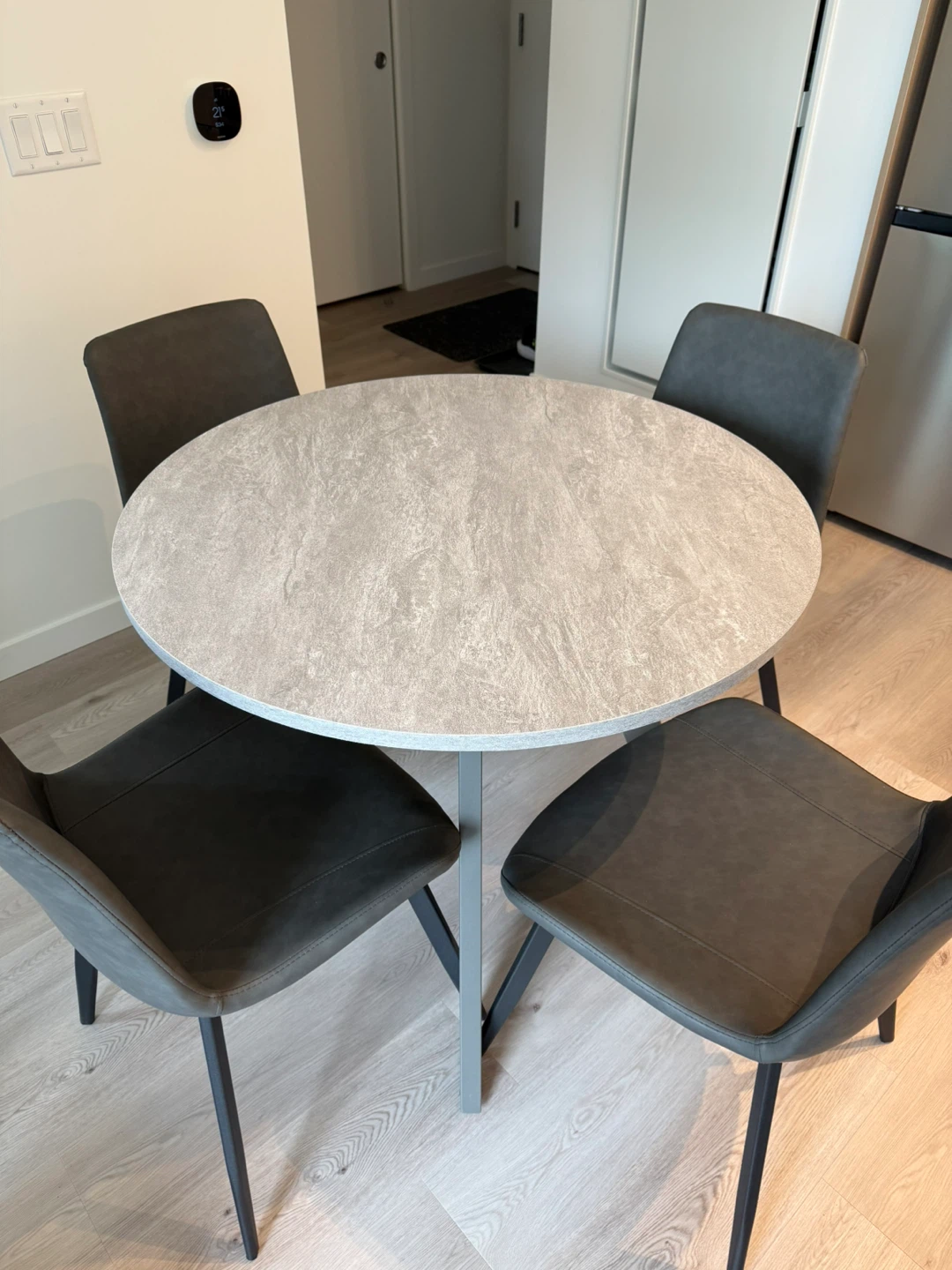 Round Dining Table with 4 Chairs