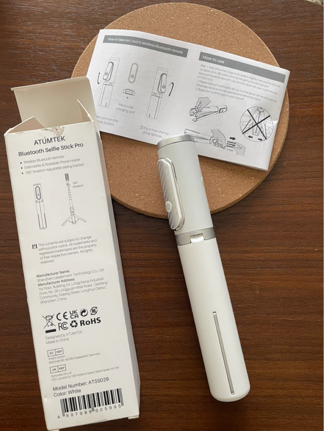 ATUMTEK Bluetooth Selfie Stick Pro - White