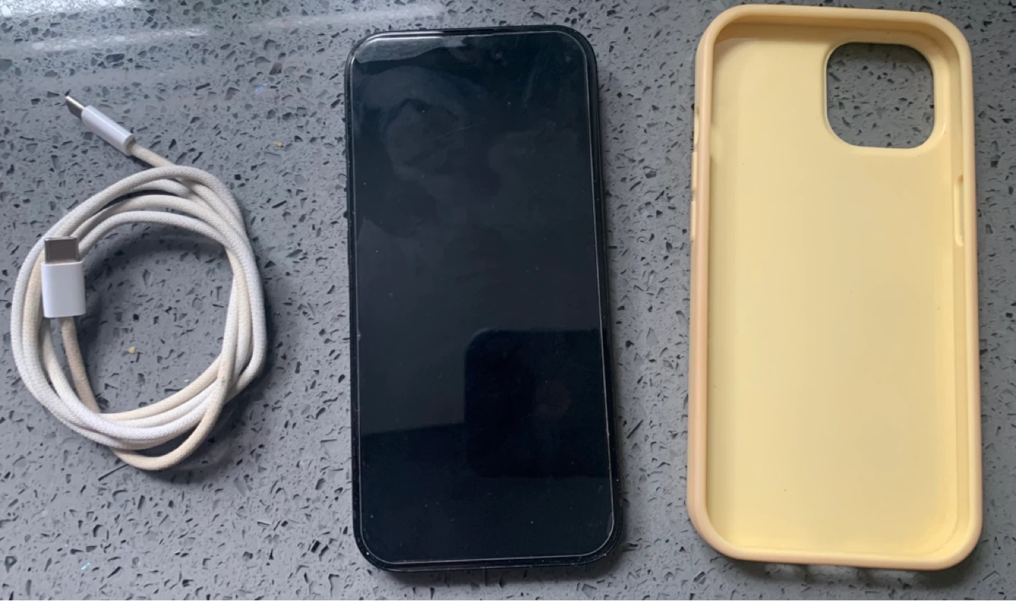 iPhone 15 Black – 128GB – Excellent Condition 🍎 - photo 2