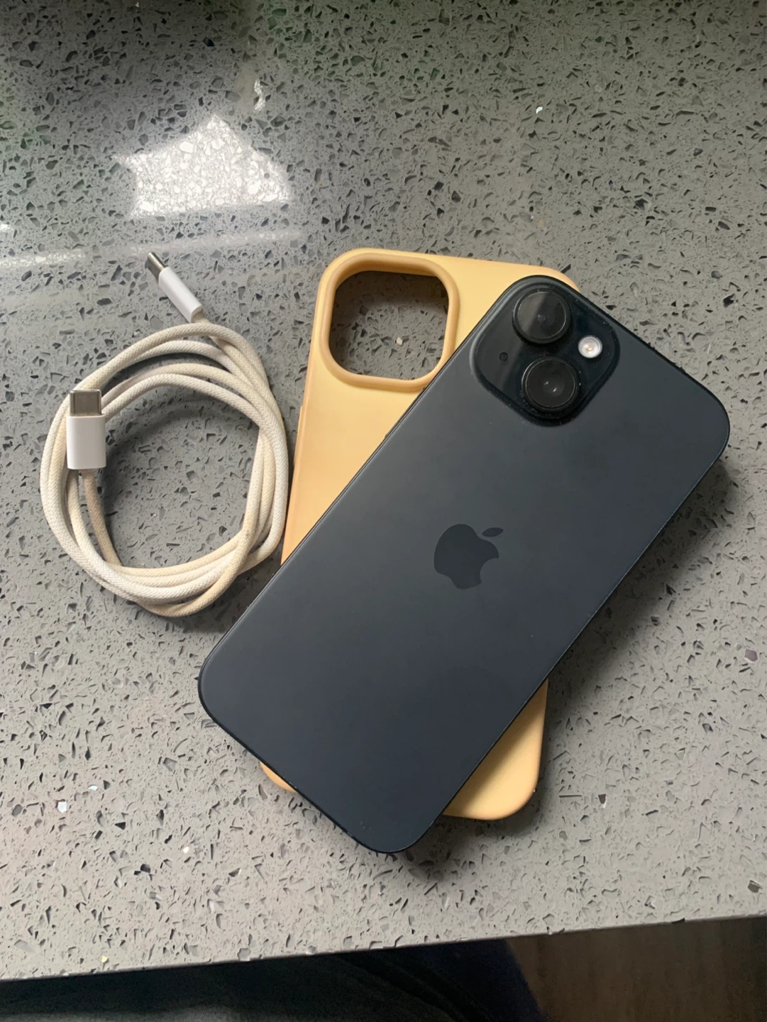iPhone 15 Black – 128GB – Excellent Condition 🍎