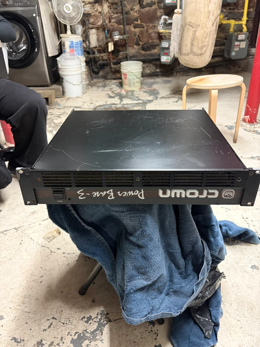 Crown Power Base-3 Amplifier - photo 3
