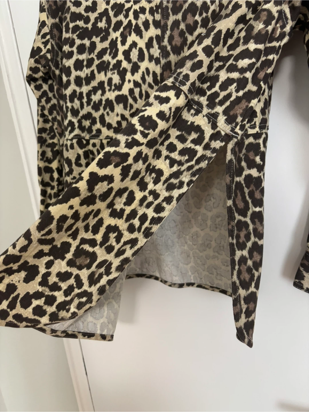 New H&M Leopard Print Long Sleeve Shirt Size S - photo 3