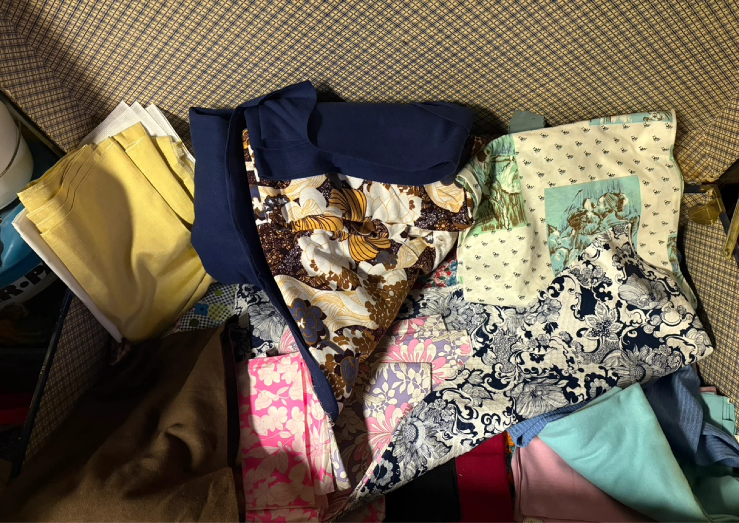 Bundle of various fabrics items - photo 2