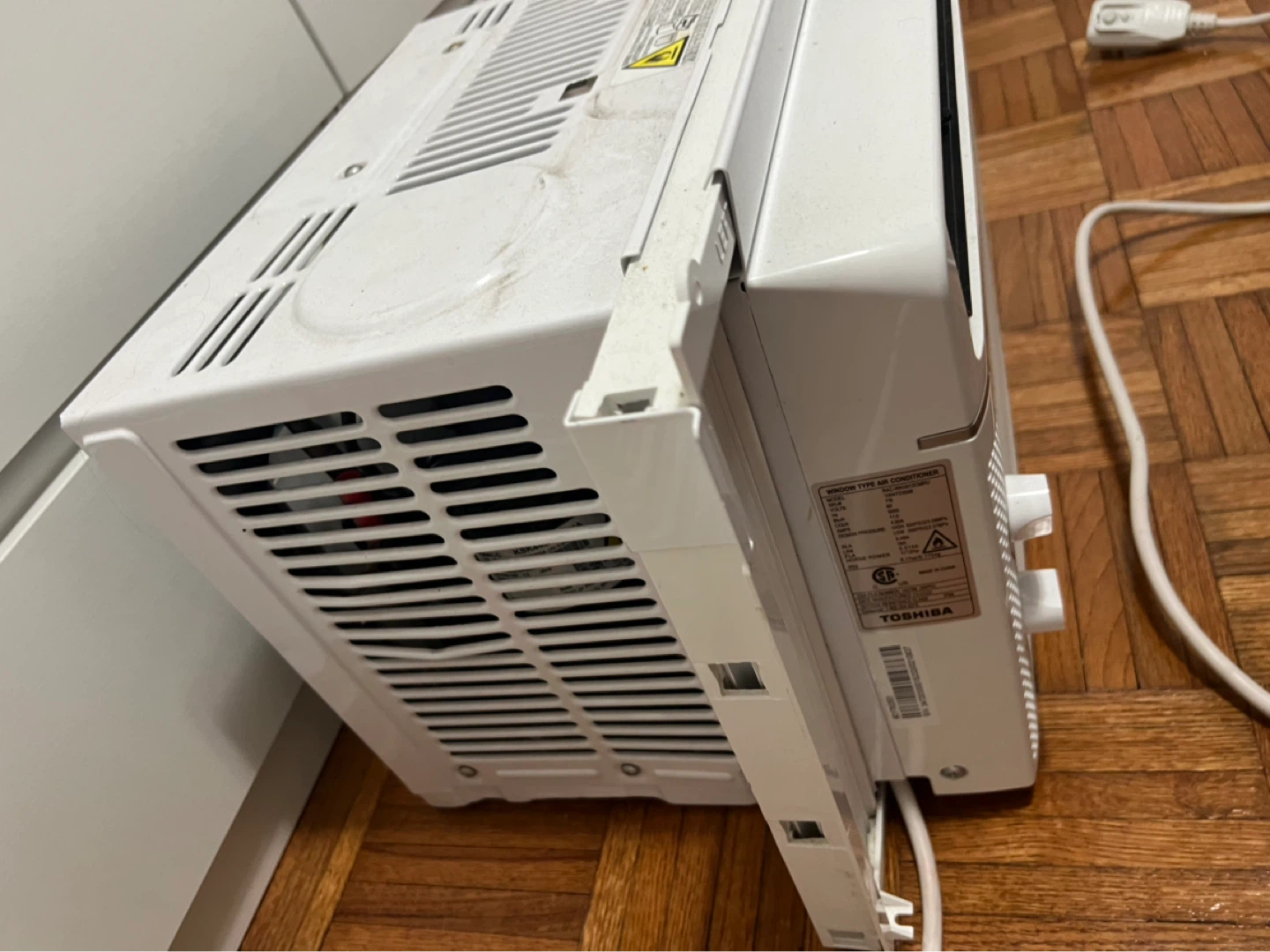 Toshiba Window Air Conditioner - photo 3