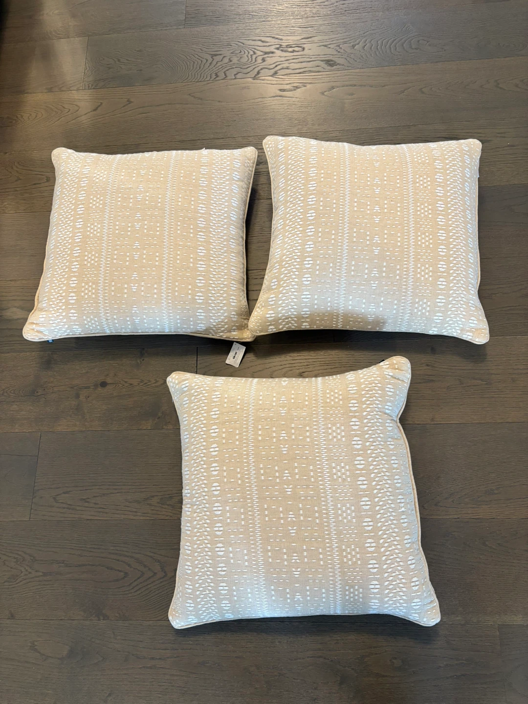 Urban barn creme/beige pillows NWT ret $167 - photo 2