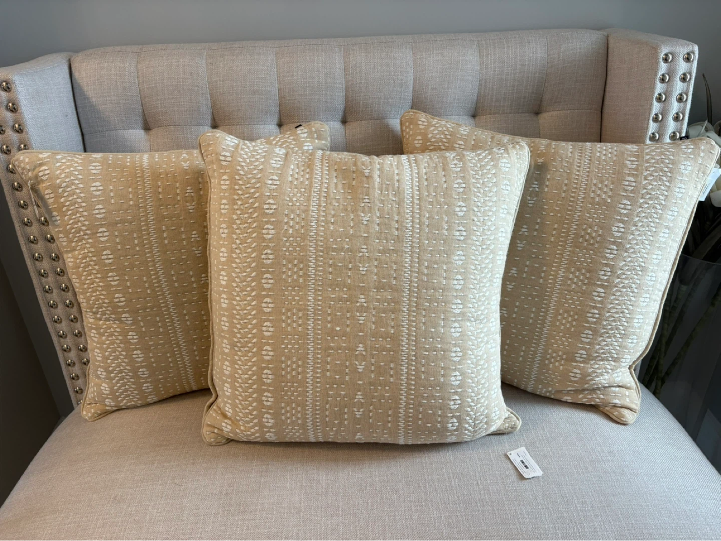 Urban barn creme/beige pillows NWT ret $167 - photo 3