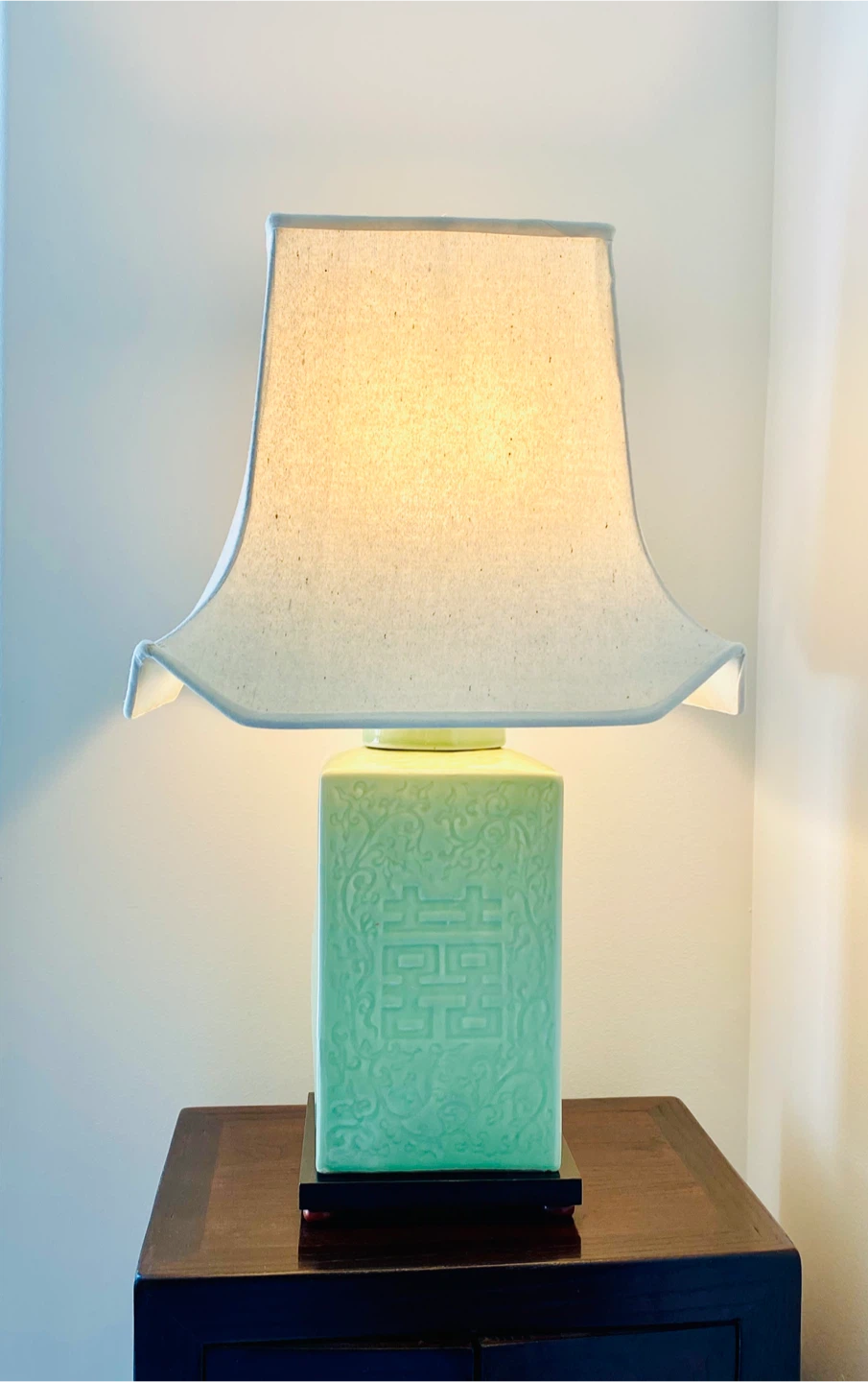 Beautiful Vintage  Lamp w/ Embossed Double Happiness Symbol - photo 3
