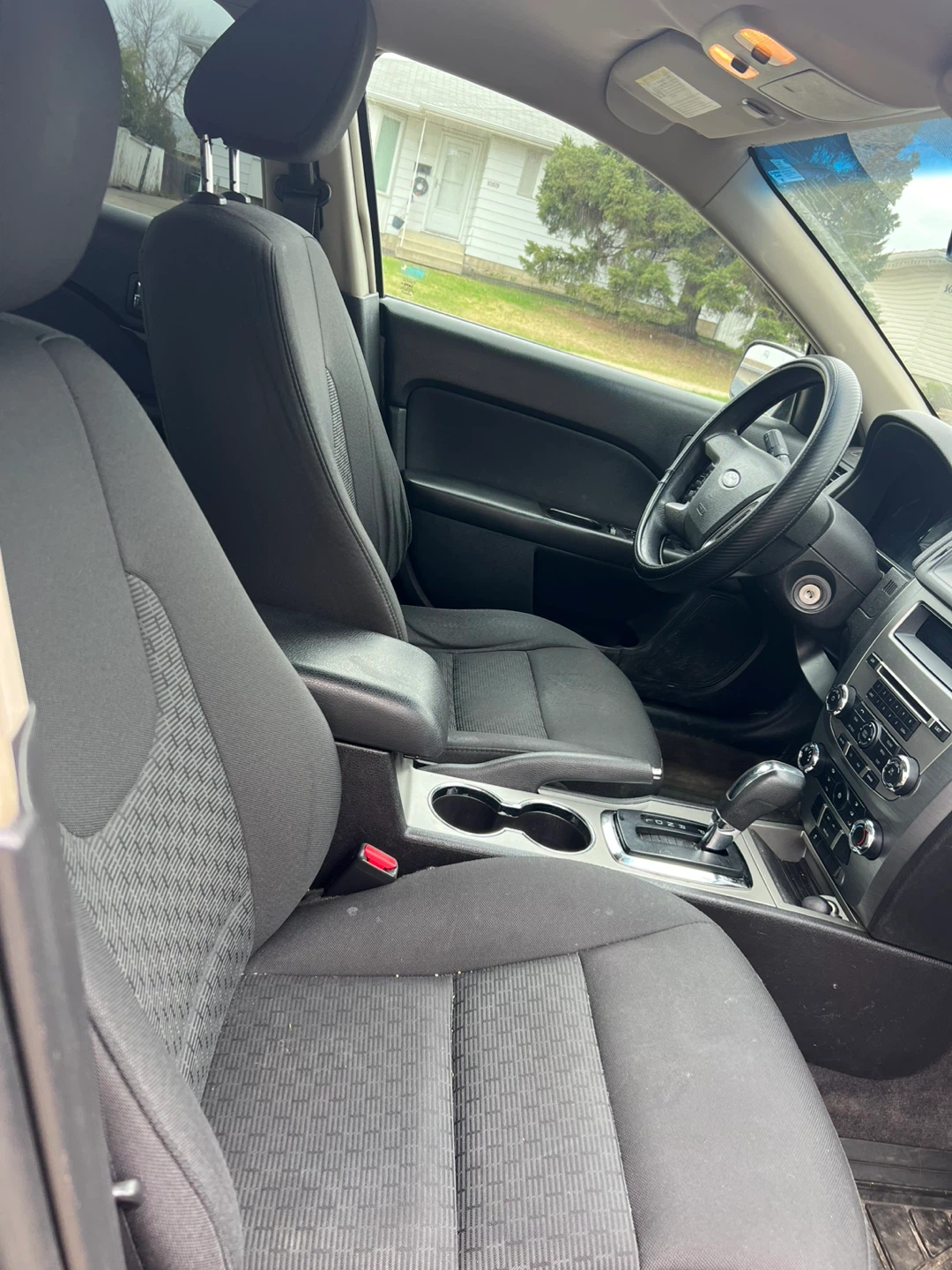 Grey Ford Fusion SE Sedan - photo 3