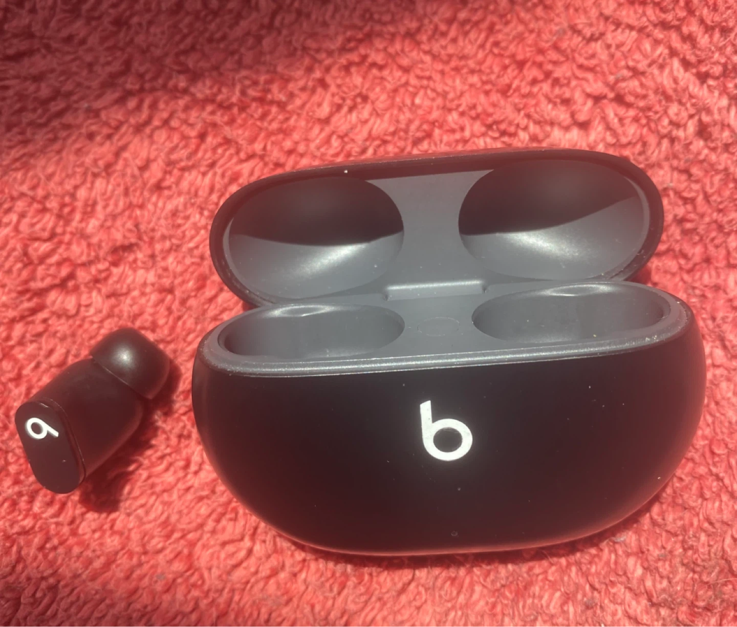 Apple Beats Studio earbuds 1 only+ case