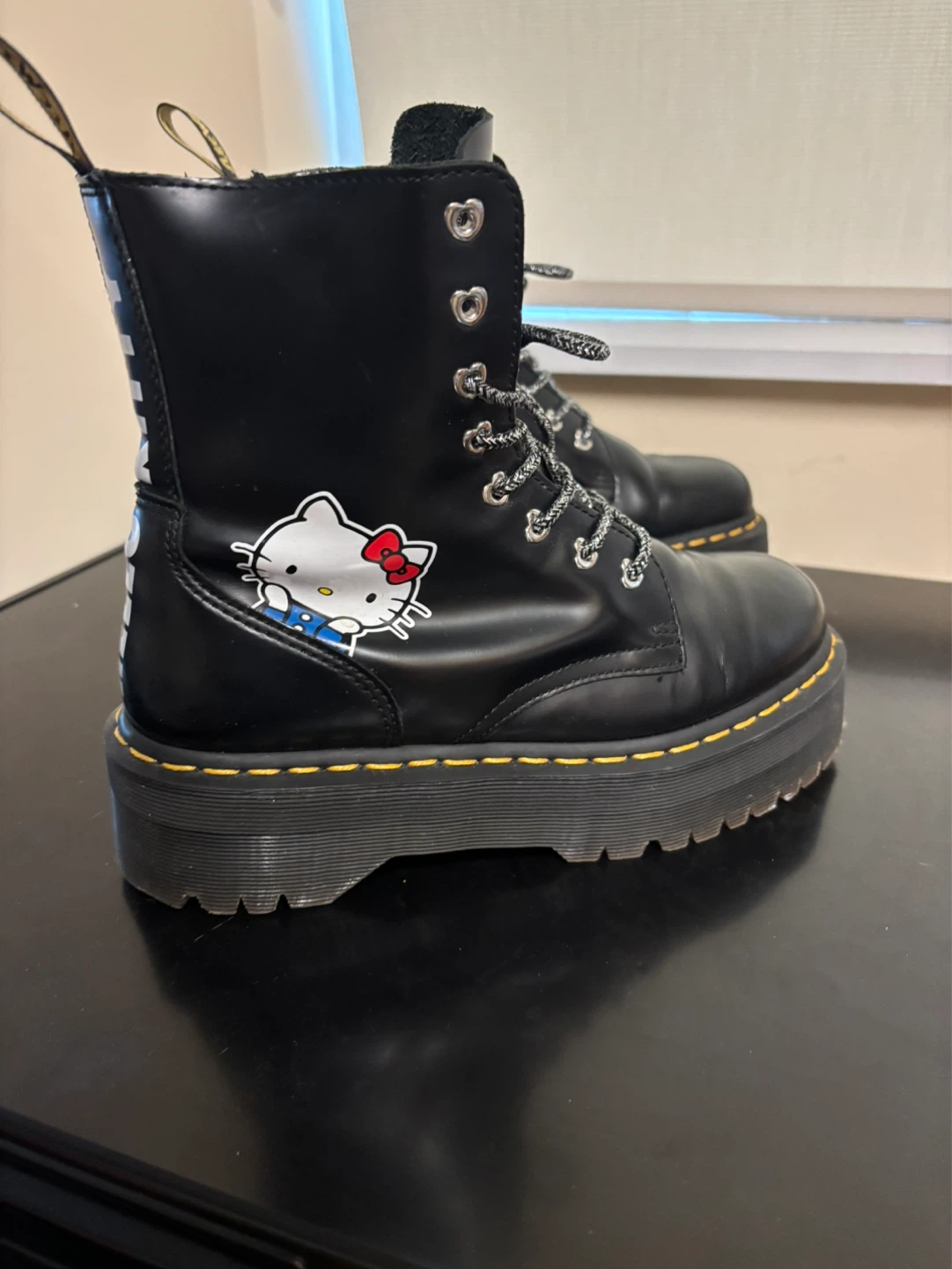RARE Dr. Martens x Hello Kitty Jadon Platform Boots - photo 2