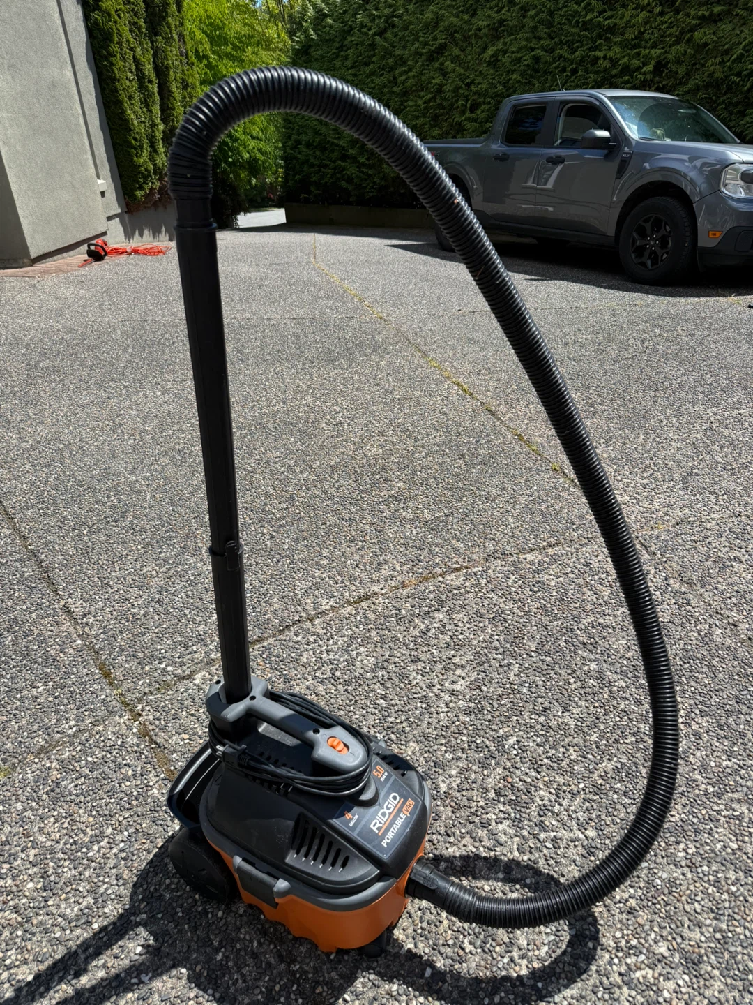 RIDGID 4 Gallon 5.0 Peak HP Portable Wet/Dry Vac - photo 2