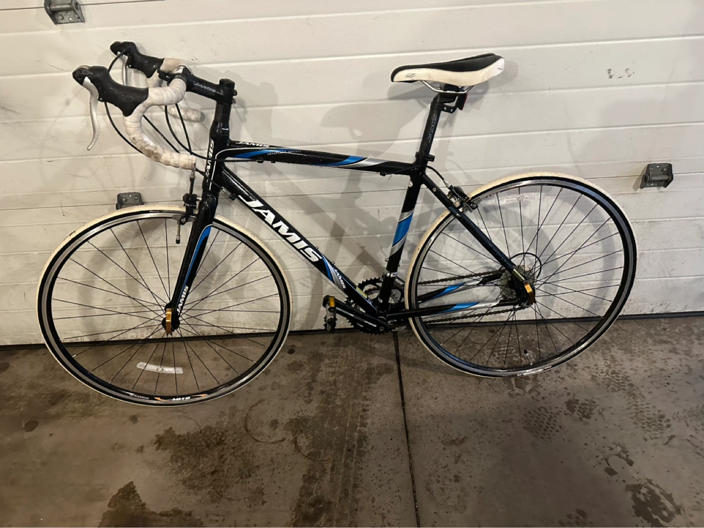 Jamis Ventura Road Bike - photo 2