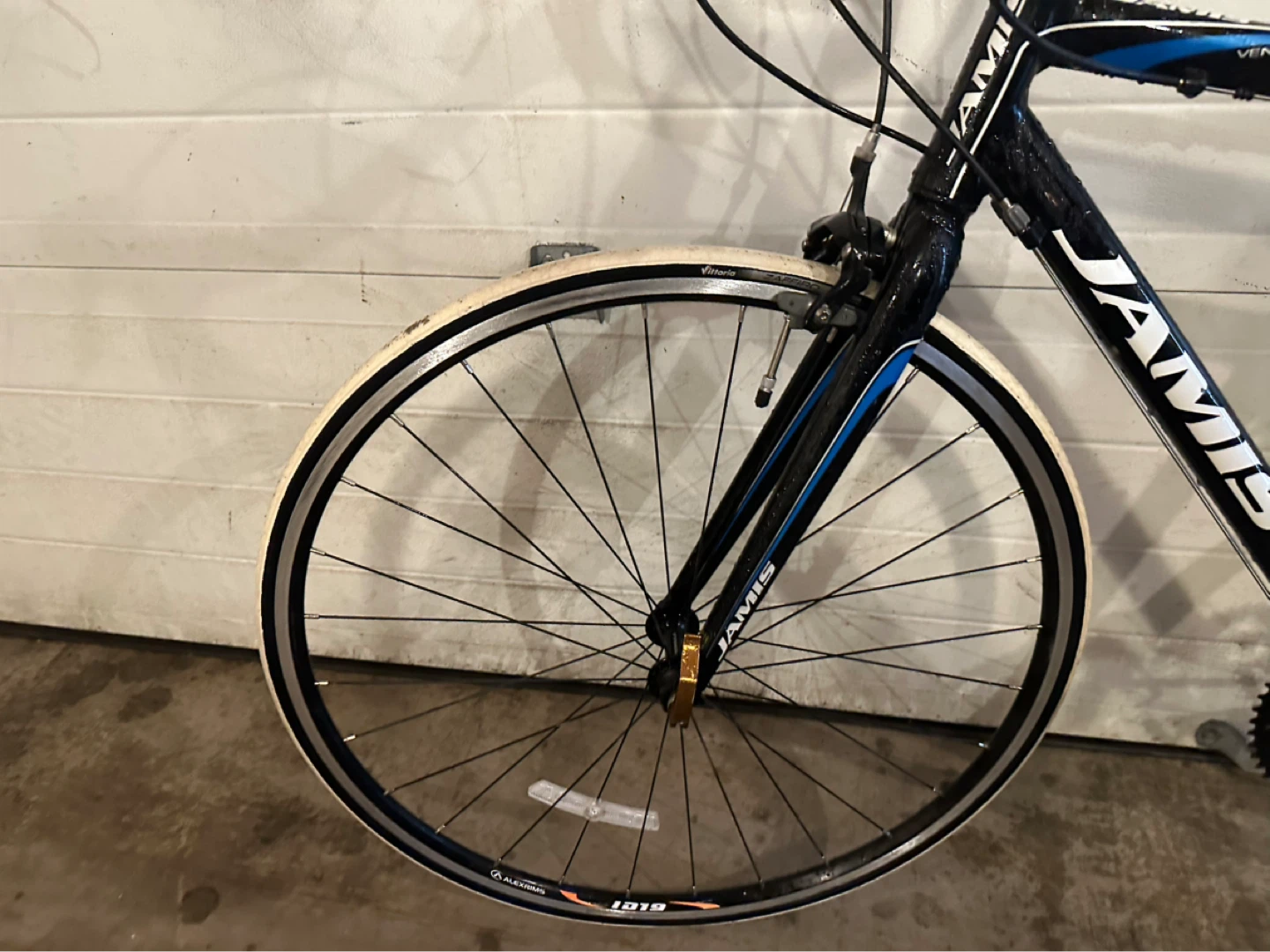 Jamis Ventura Road Bike - photo 4