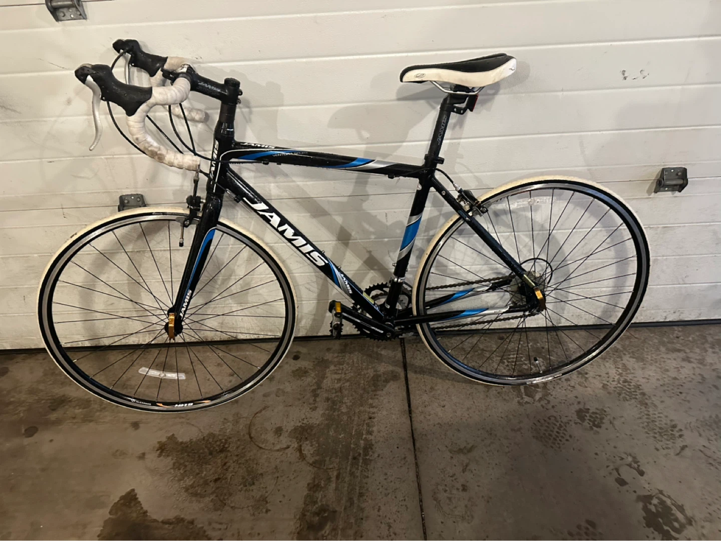Jamis Ventura Road Bike - photo 3