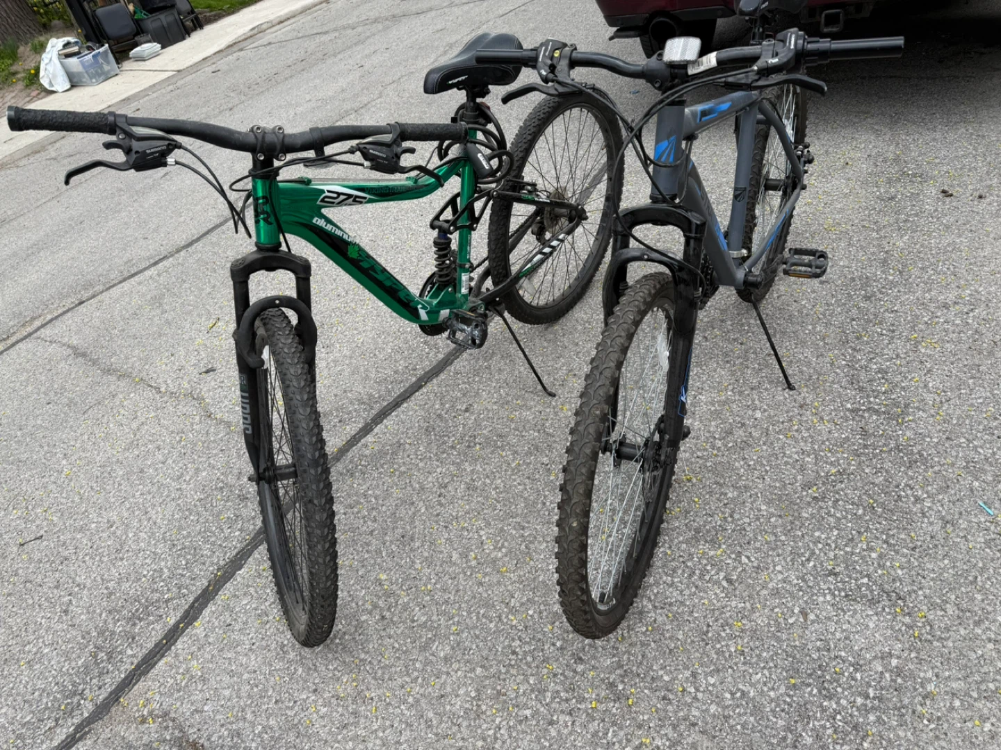 2 Mountain Bikes - Green & Grey - photo 2