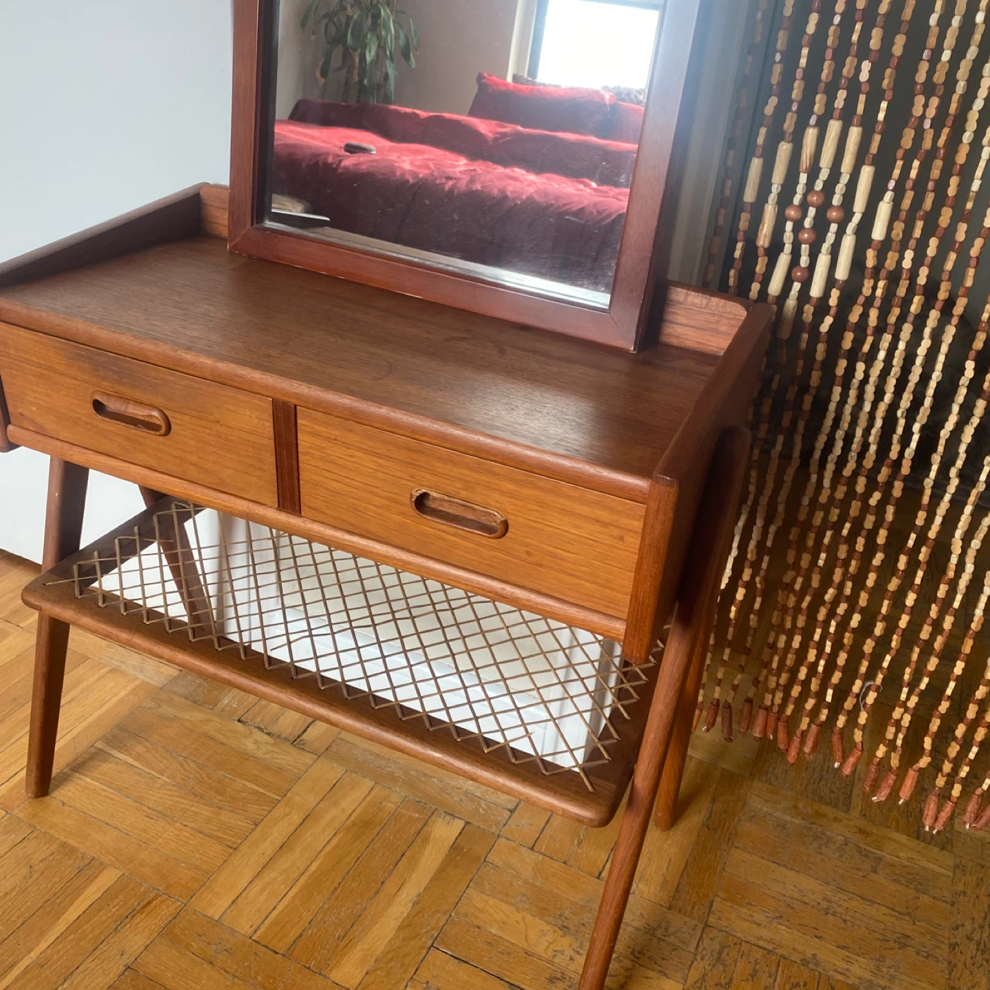 Small Wooden Vanity Table with Mirror - photo 2