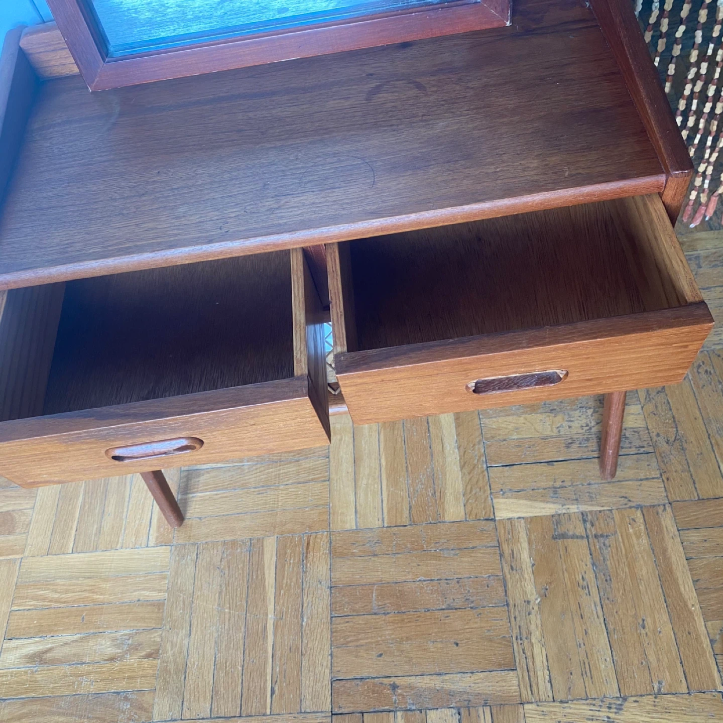 Small Wooden Vanity Table with Mirror - photo 4