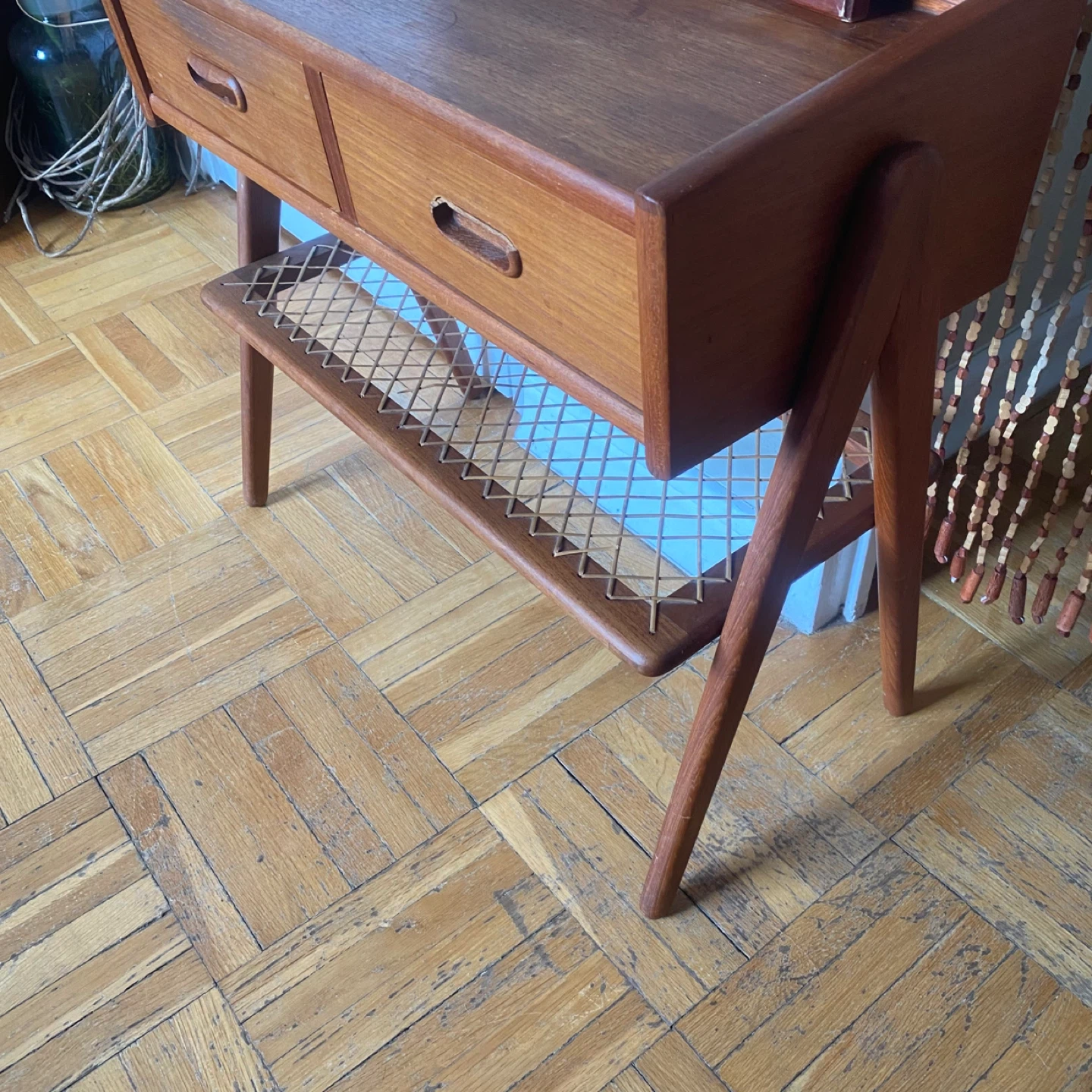Small Wooden Vanity Table with Mirror - photo 3