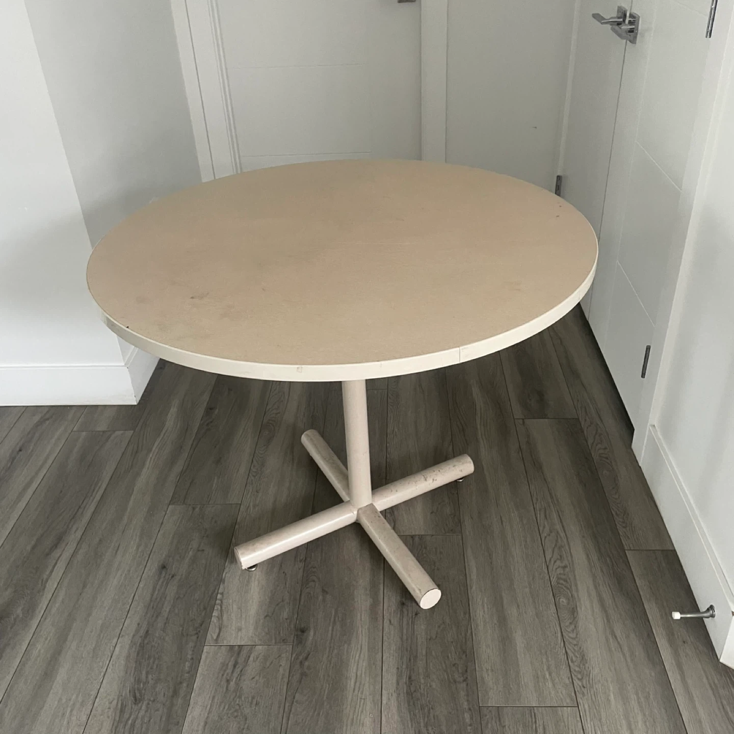 Round Table