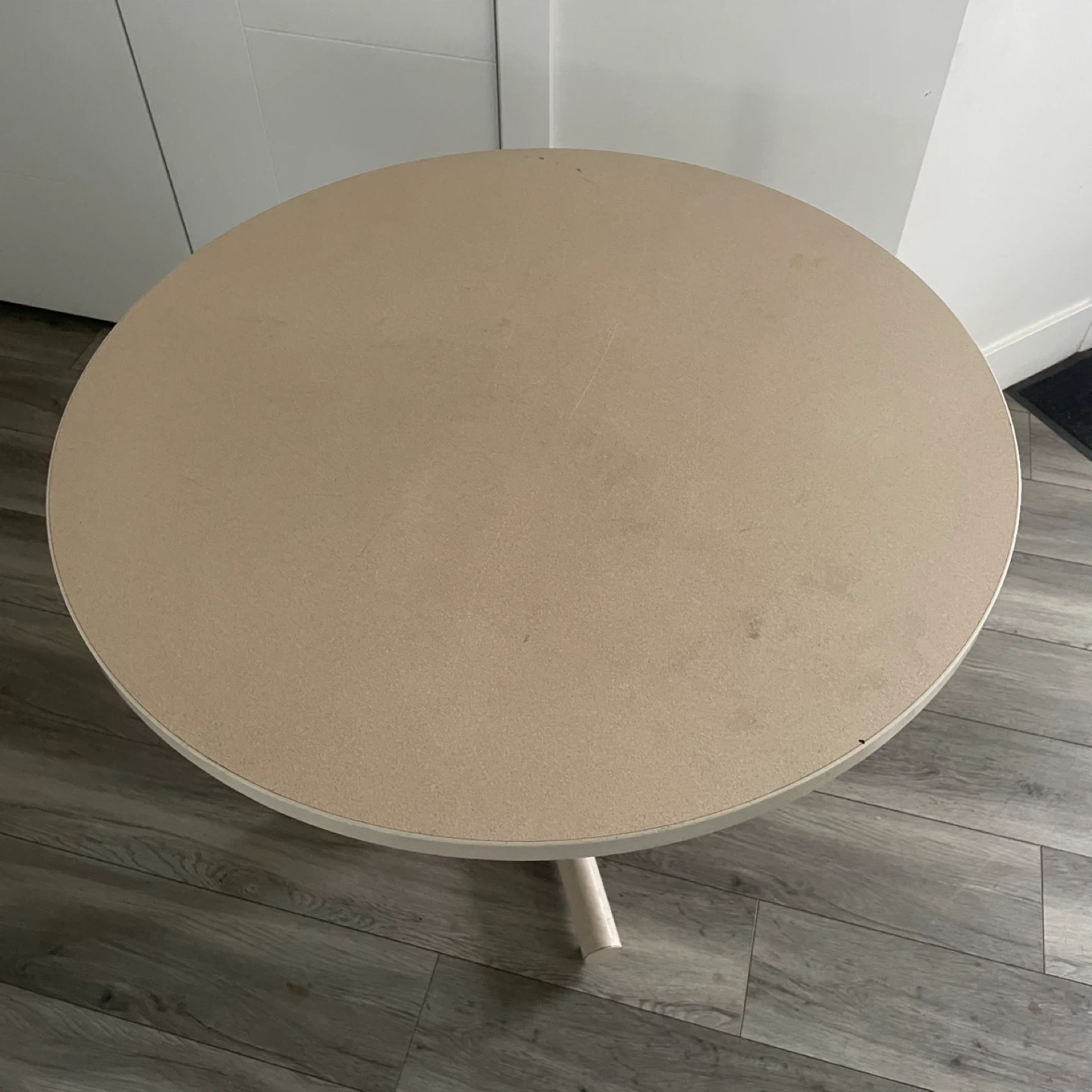 Round Table - photo 2
