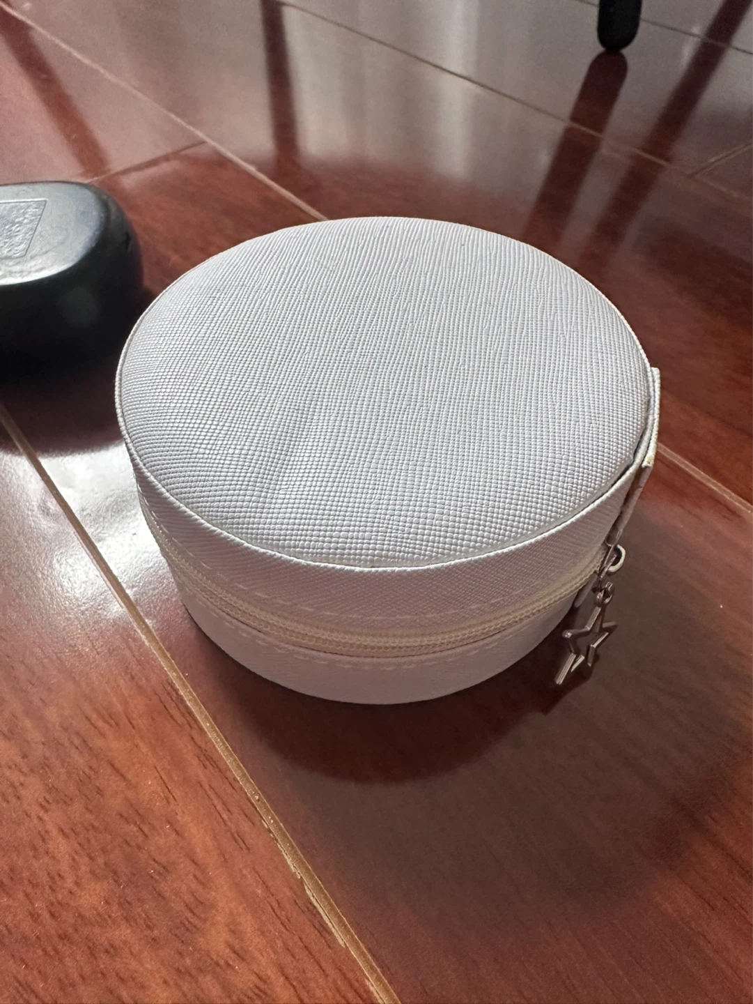 Round Travel Jewelry Organizer Box - photo 2