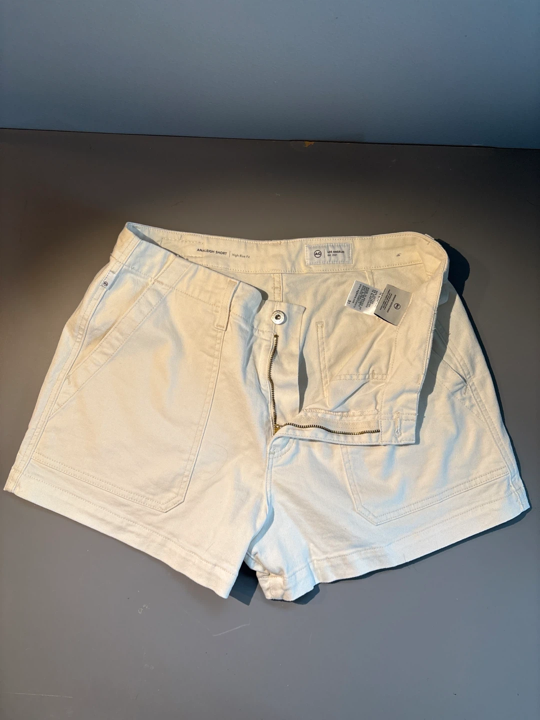 AG Adriano Goldschmied Analog Short High Rise Fit Cream