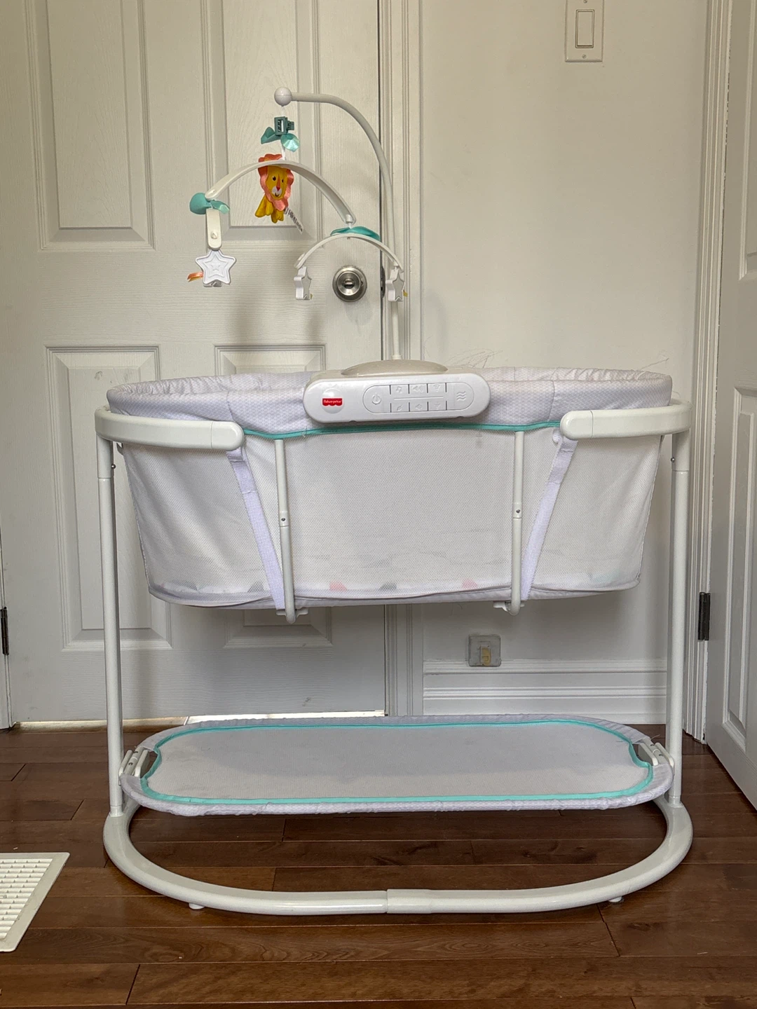 Fisher-Price Soothing Motions Bassinet - photo 2
