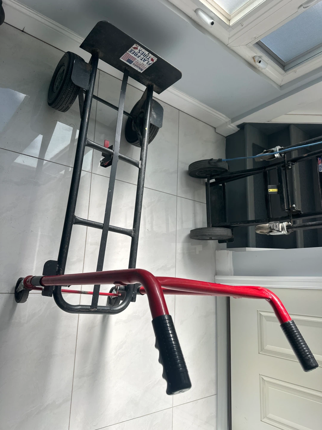 Milwaukee Hand Truck Dolly 800lbs Load Rating Flat-Free Tires - photo 4