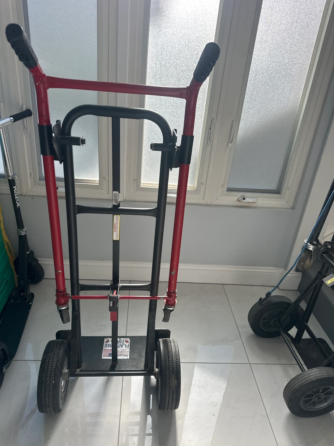 Milwaukee Hand Truck Dolly 800lbs Load Rating Flat-Free Tires - photo 3