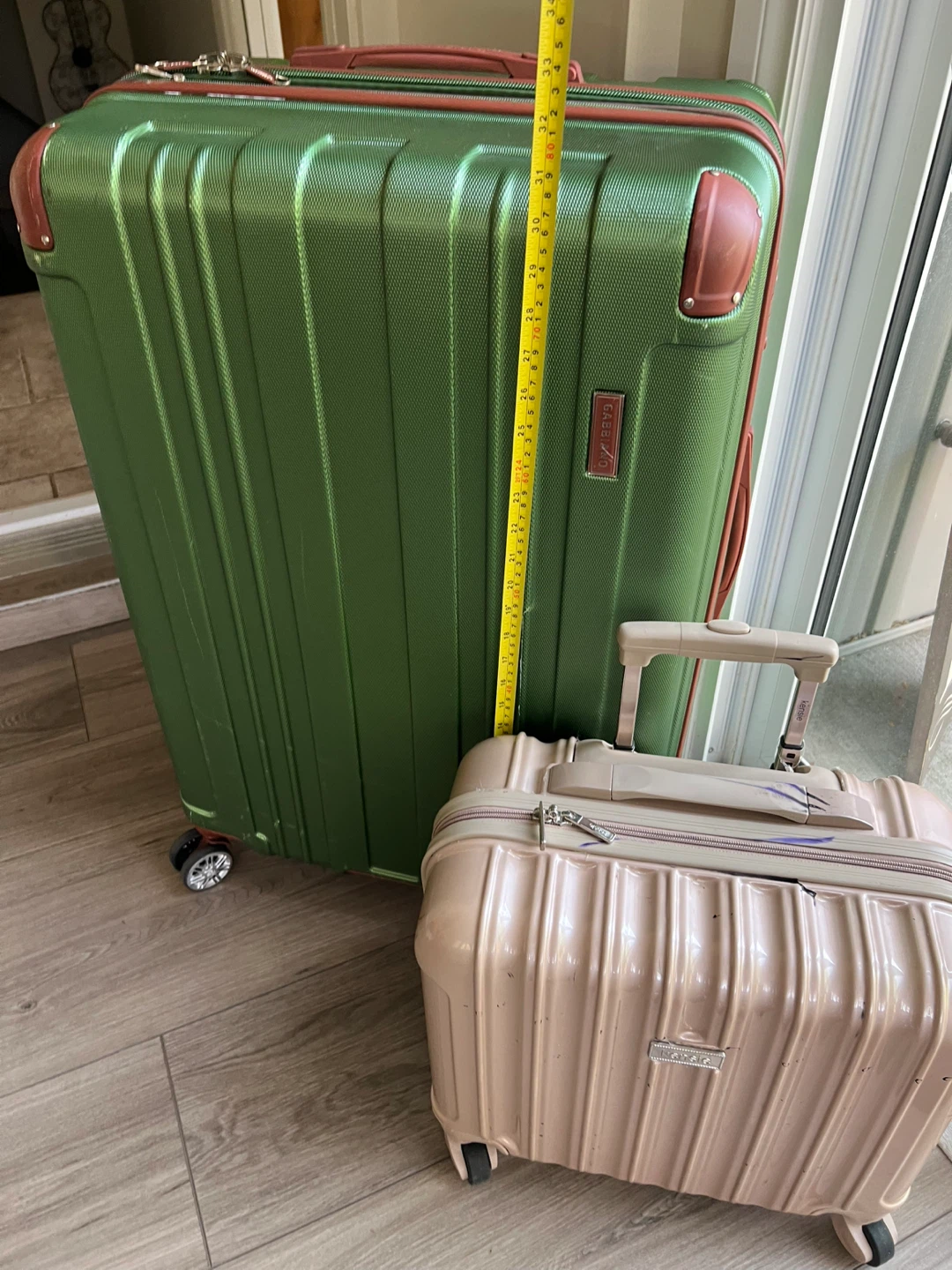 Luggage.  Two pieces.  With vintage cookbooks - photo 4