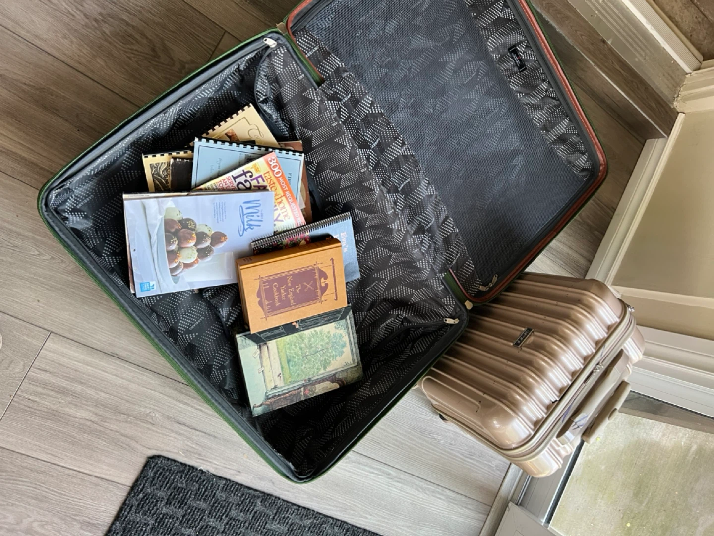 Luggage.  Two pieces.  With vintage cookbooks - photo 2