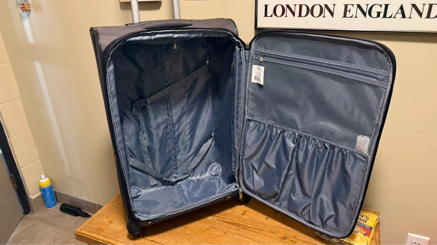 Swiss Gear Grey Rolling Suitcase - photo 5