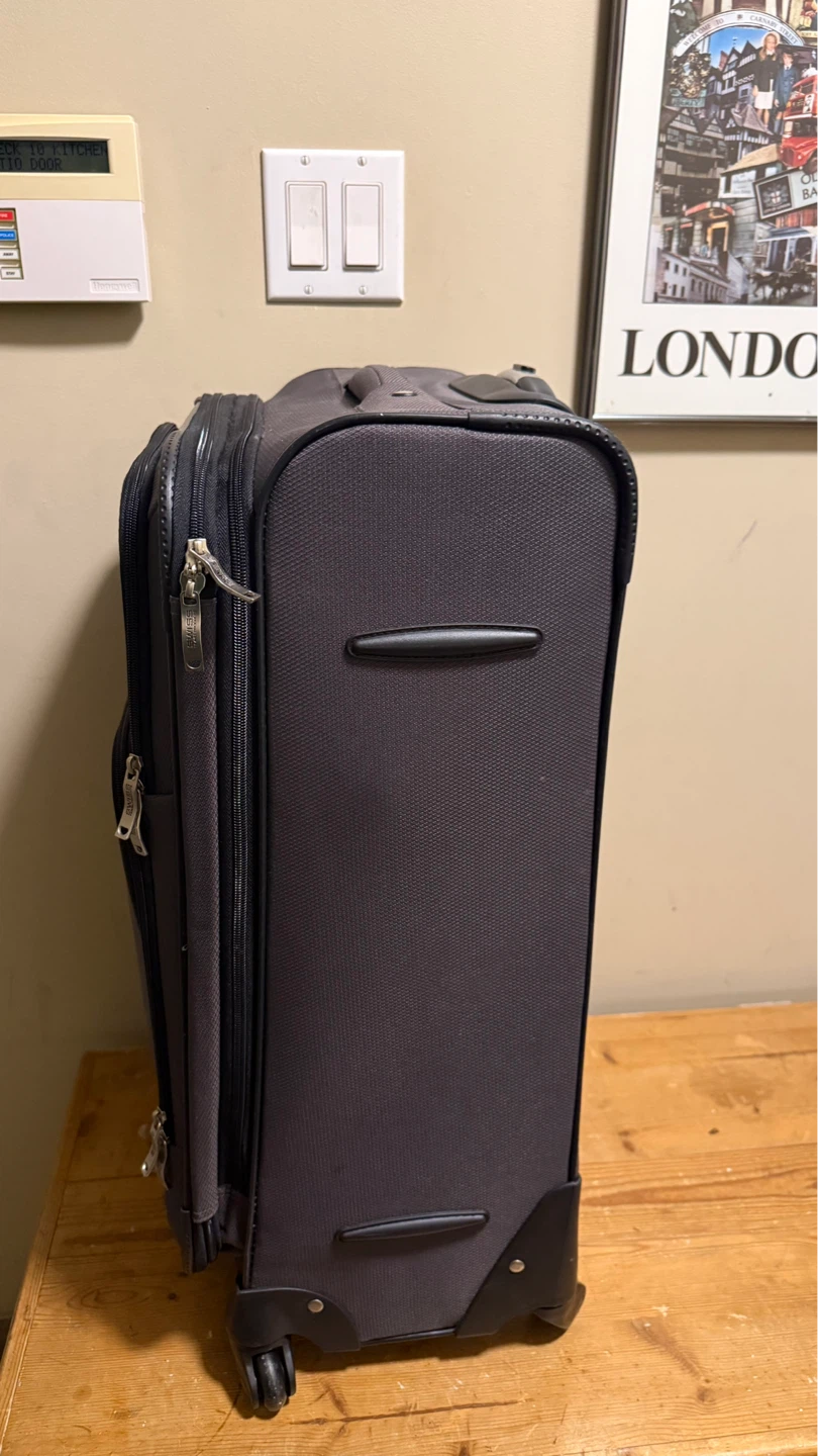 Swiss Gear Grey Rolling Suitcase - photo 4
