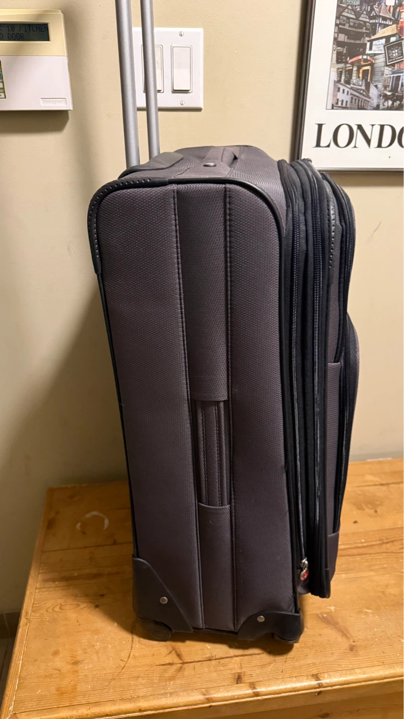 Swiss Gear Grey Rolling Suitcase - photo 2