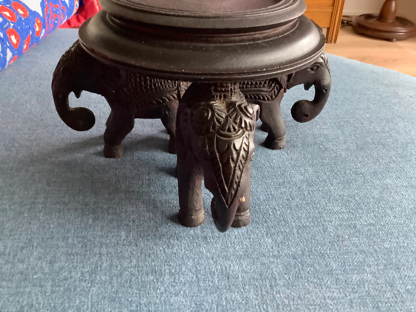 Vtg Asian Wdn Tripod Plant Stand w 3 Carved Elephants 🐞
