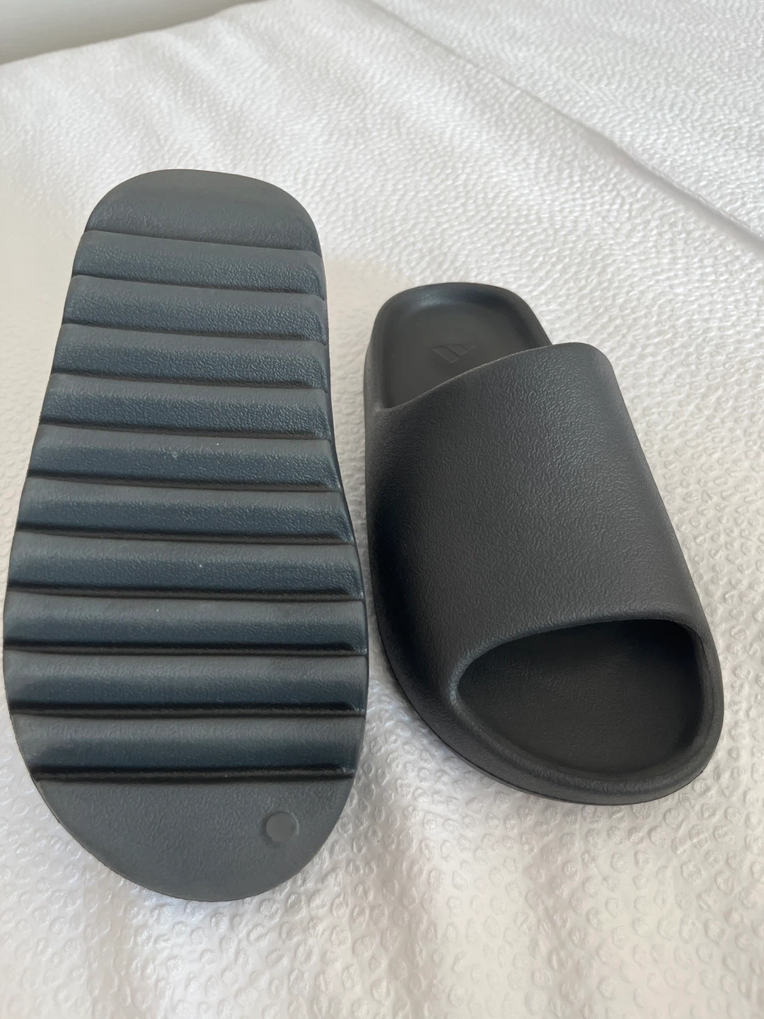 Adidas Yeezy Slides - photo 3